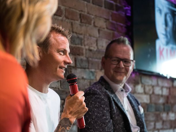 Kimi Räikkönen ja Kari Hotakainen kertoivat kirjaprojektista 16. elokuuta Helsingissä järjestetyssä tilaisuudessa.