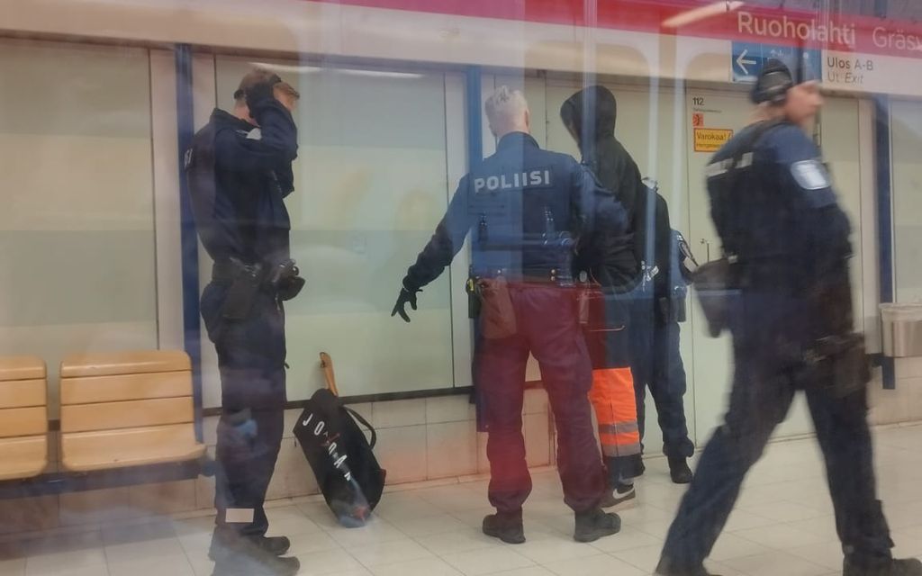 Pelottava näky repussa aiheutti ison poliisi­operaation Helsingin metrossa 
