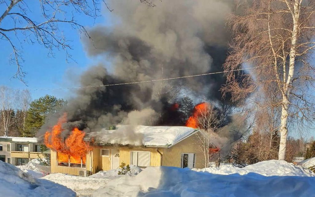 Syyte: Nainen poltti perheensä kodin