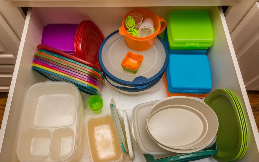 Laita tämä astia roskiin välittömästi