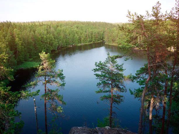 Nuuksio on pääkaupunkiseutulaisten suosima retkikohde. Retkipaikan Antti Huttunen vinkkaa, että sinne kannattaa tulla pohjoispuolelta.