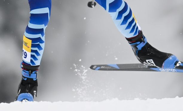 Suomen hiihtomaajoukkueessa on positiivisia koronatestituloksia Tour de Skillä. Kuvituskuva.