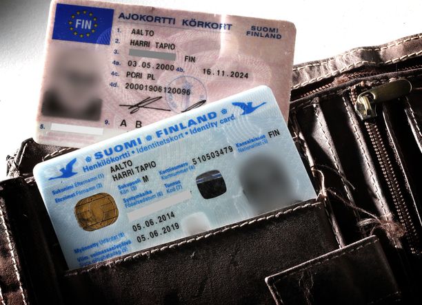 Vuodenvaihteen jälkeen uusia pankkitunnuksia haettaessa henkilöllisyys on pitänyt todistaa passilla tai henkilökortilla, eikä ajokortti enää kelpaa.