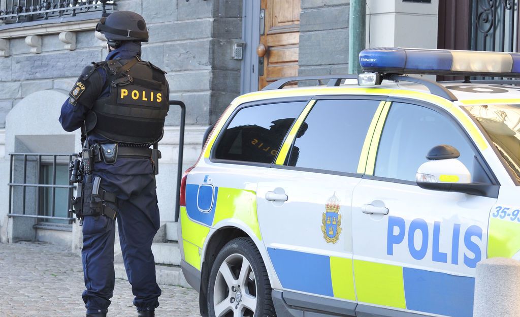 Ruotsin poliisi joutui ampumaan uhkaavassa tilanteessa Tukholmassa - mies kuoli