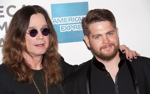 Ozzy Osbournen lapsenlapsi tapasi joulupukin – somekansa riehaantui hellyyttävästä kuvasta