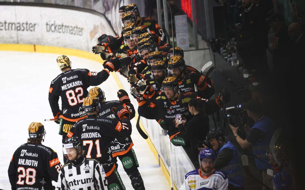 Maanantai-illan kiekko­trilleristä melkoinen povaus – ”Voinko jättää vastaamatta?”