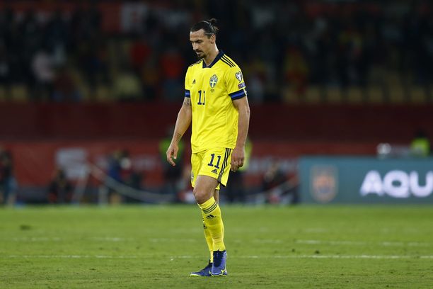 Zlatan joutui pettymään Espanjaa vastaan.
