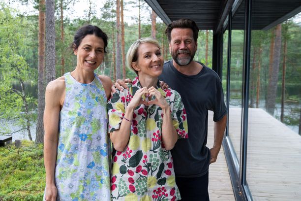 Maria Veitola vierailee Mäntyharjun huvilalla Mikko Kuustosen ja Hanna Brotheruksen luona.