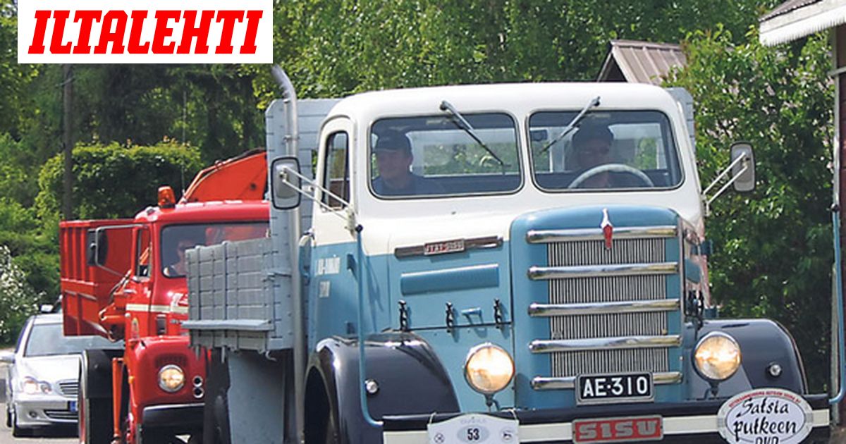 Vanhat autot starttaavat eduskuntatalolta