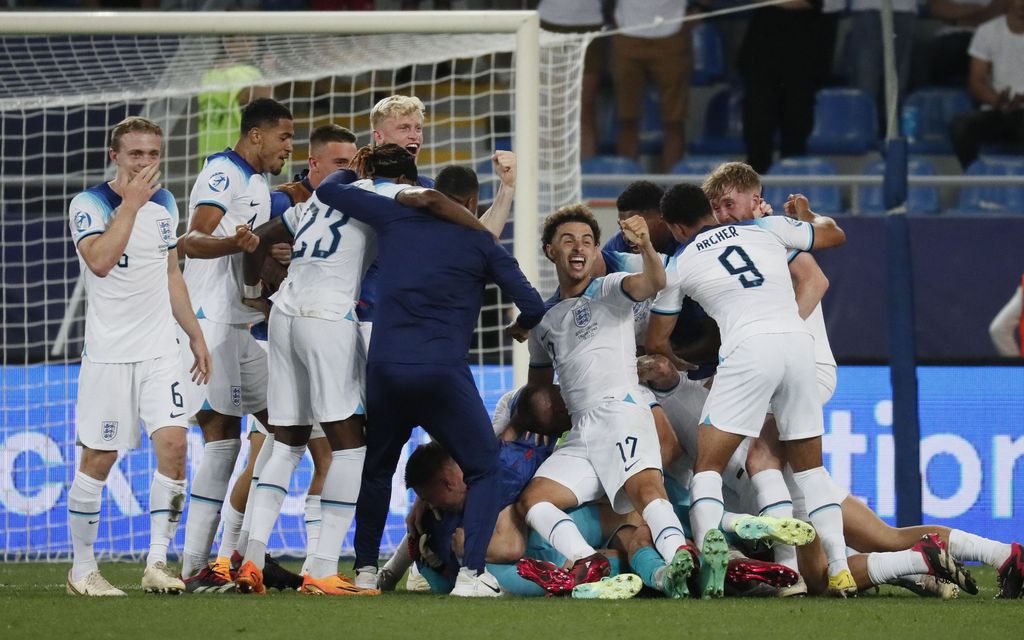 Englanti voitti EM-kultaa jalkapallossa – Finaalissa käsittämätön loppuhuipennus