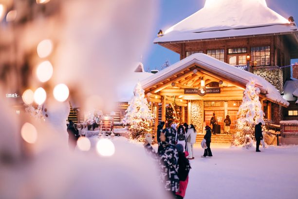 Rovaniemen joulukauden avajaisia vietetään Joulupukin Pajakylässä.