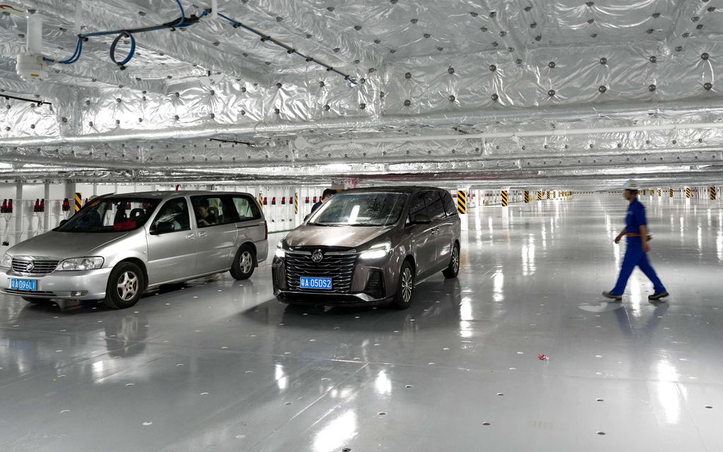 Hyundai sai todellisen jättialuksen – Kansille mahtuisi 28 jalkapallo­kenttää