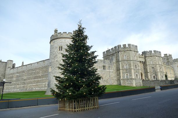 Kuningatar Elisabetin joulunvietto oli saada karmean käänteen – aseistettu  mies yritti rynniä linnaan