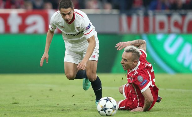 Rafinha (oik.) oli Bayernin eliittiä Sevillaa vastaan.