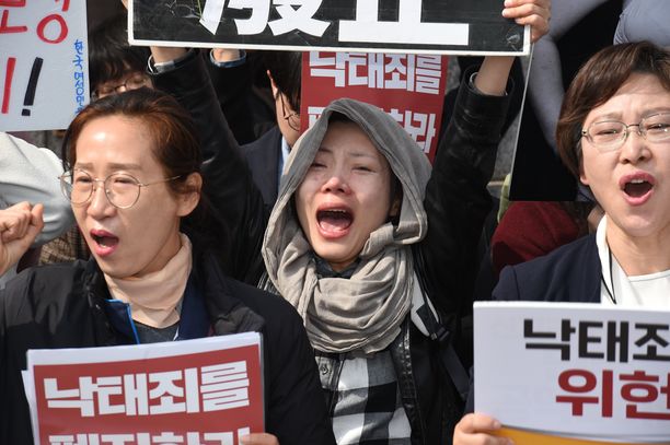 Abortti on puhuttanut paljon Etelä-Koreassa, ja aiheesta on järjestetty isoja mielenosoituksia.