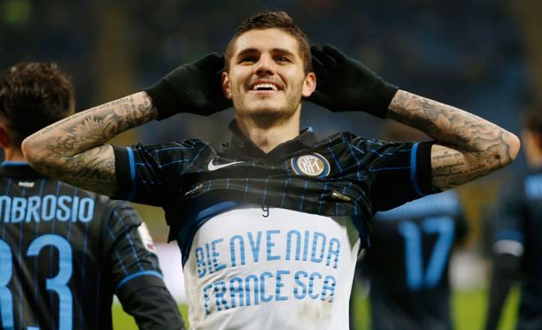 Inter Milanin Mauro Icardi välitti terveisensä paidan tekstillä.