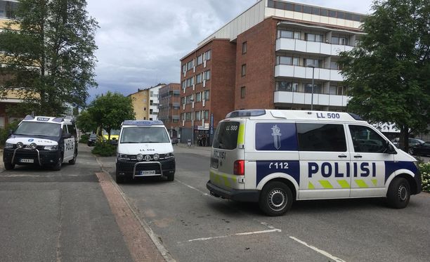Poliisi etsii henkilöä Rovaniemen keskustassa usean partion voimin.