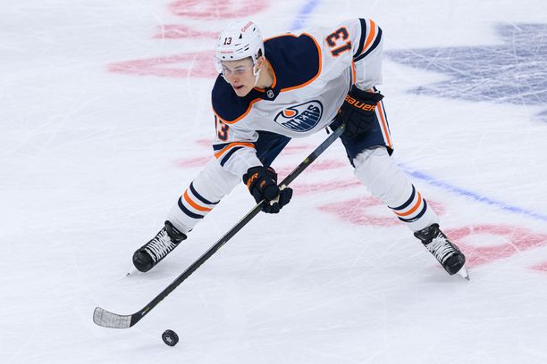 Jesse Puljujärvi pelaa Edmonton Oilersin ykkösketjussa ensi yönä.