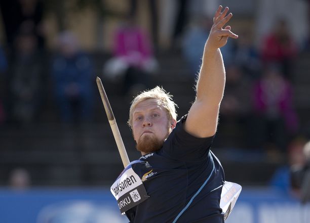 Tuomas Laaksonen heitti kuvan kilpailussa Turussa vuonna 2013 ennätyksensä 81,73.