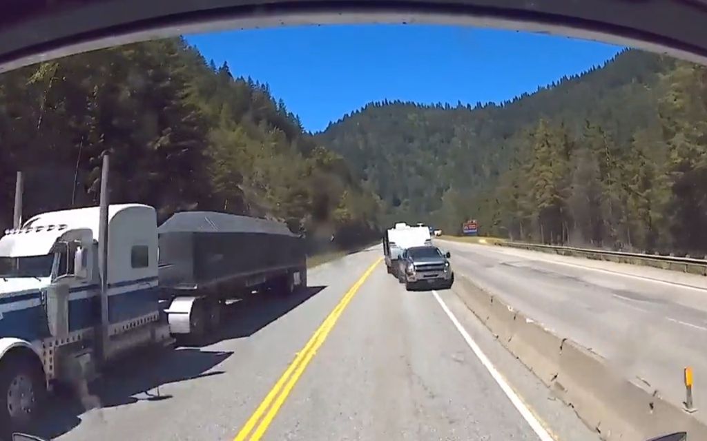 Kuorma-auto välttyi täpärästi nokkakolarilta Idahossa – katso kuumottava video