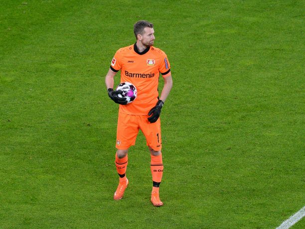 Lukas Hradecký teki oman maalin, mutta Leverkusen voitti silti.