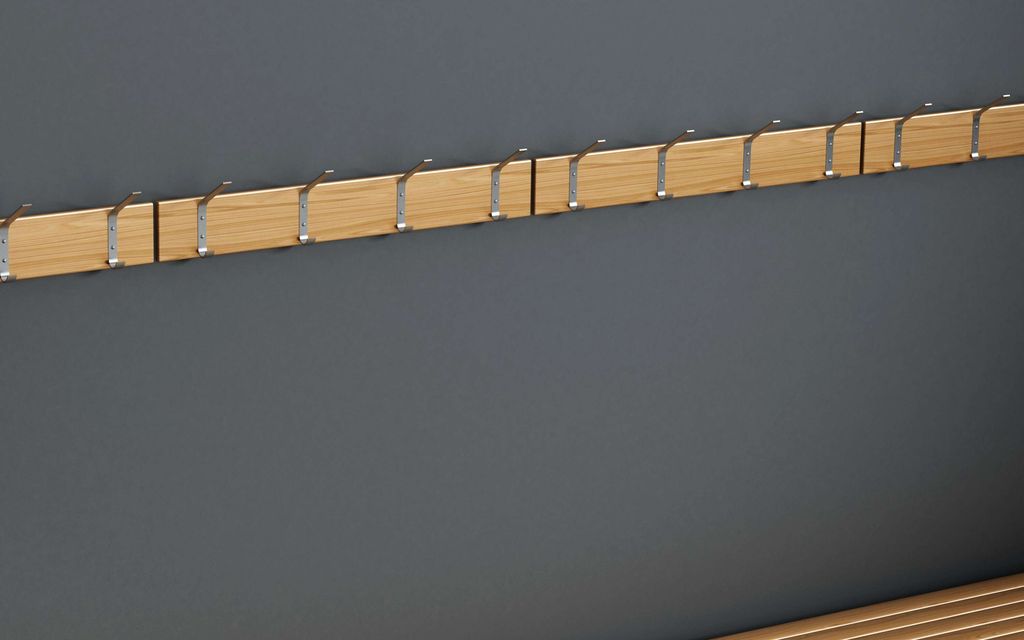 Učitelj osumljen tajnega snemanja več kot 200 deklet v šolski garderobi in spolnih zlorab