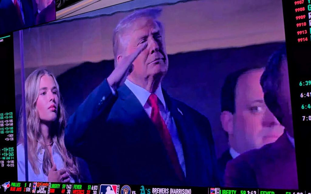Donald Trump nukahti taas? Kuohuttava video leviää
