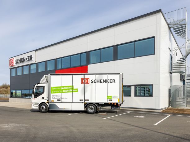 DB Schenker ottaa ensimmäisten yritysten joukossa käyttöönsä logistiikka-alan yrityksille tarkoitetun Neste Lataus -palvelun. 