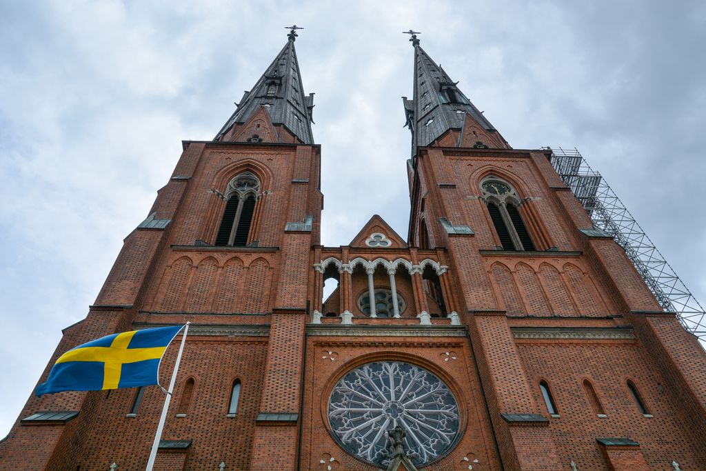 Ruotsin Uppsalassa käynnissä suuri poliisioperaatio, yhtä ammuttu – tekijät pakenevat