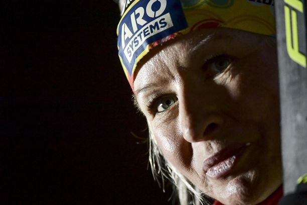 Riitta-Liisa Roponen uhkuu kovaa virettä vapaan hiihdossa.