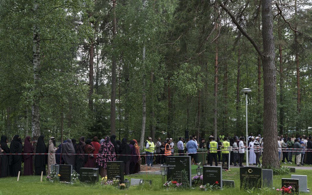 Sadat ihmiset saattelivat 7-vuotiaan pojan viimeiselle matka