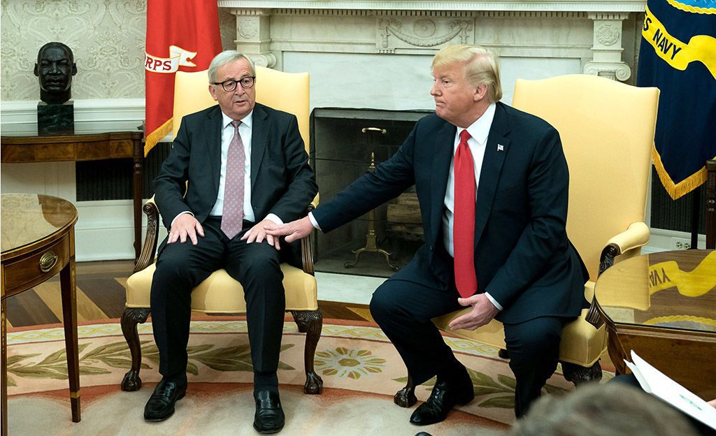 Yhdysvaltojen presidentti Trump ja EU:n Juncker tapaavat kireissä tunnelmissa: Vakuuttavat kumppanuuttaan, vaikka kauppasotapuheet vellovat kovina