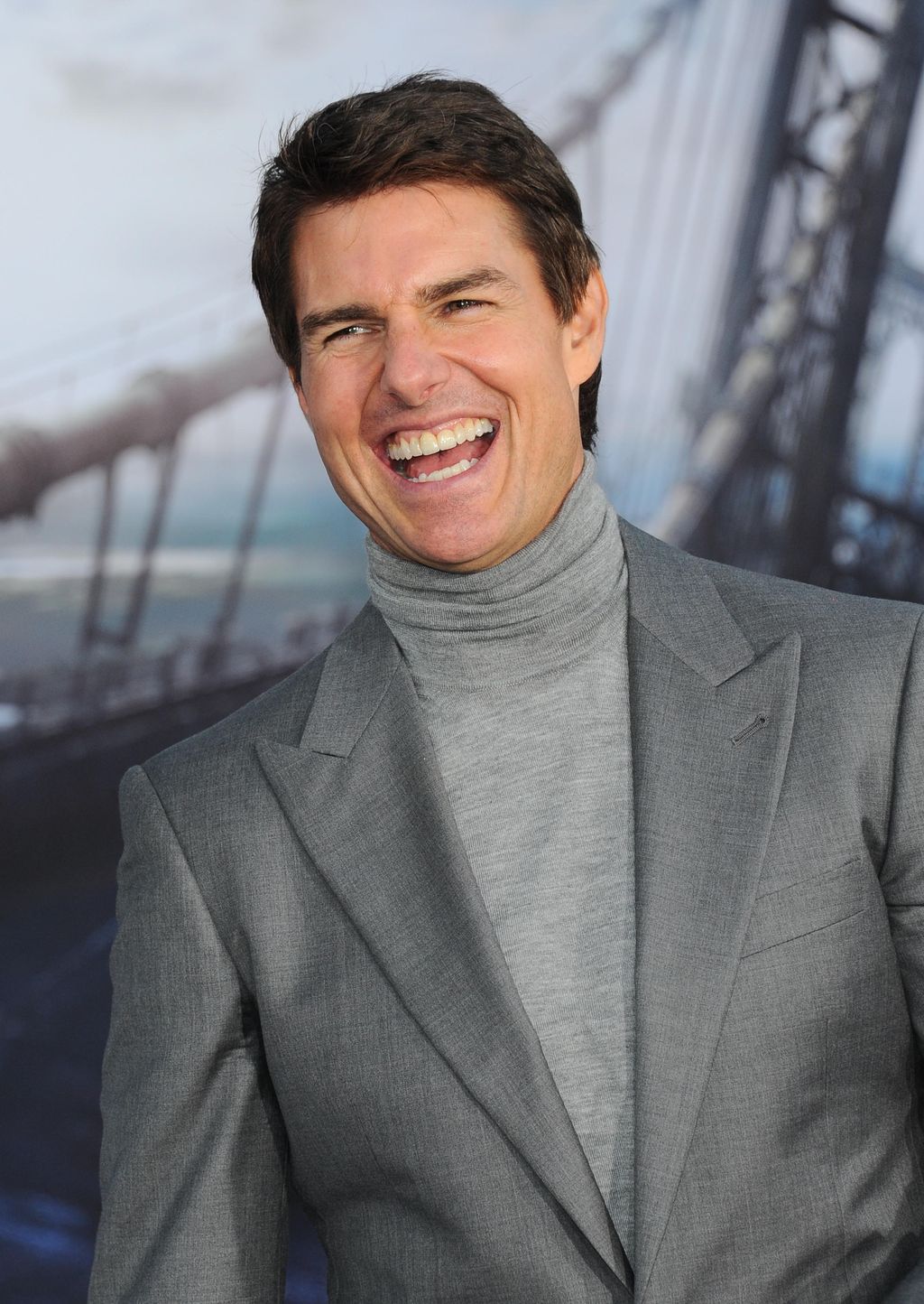 Tom Cruise iski uuden rakkaan? Livahti nuoren mysteeriblondin kanssa helikopteriin - ökylento Lontoon yllä
