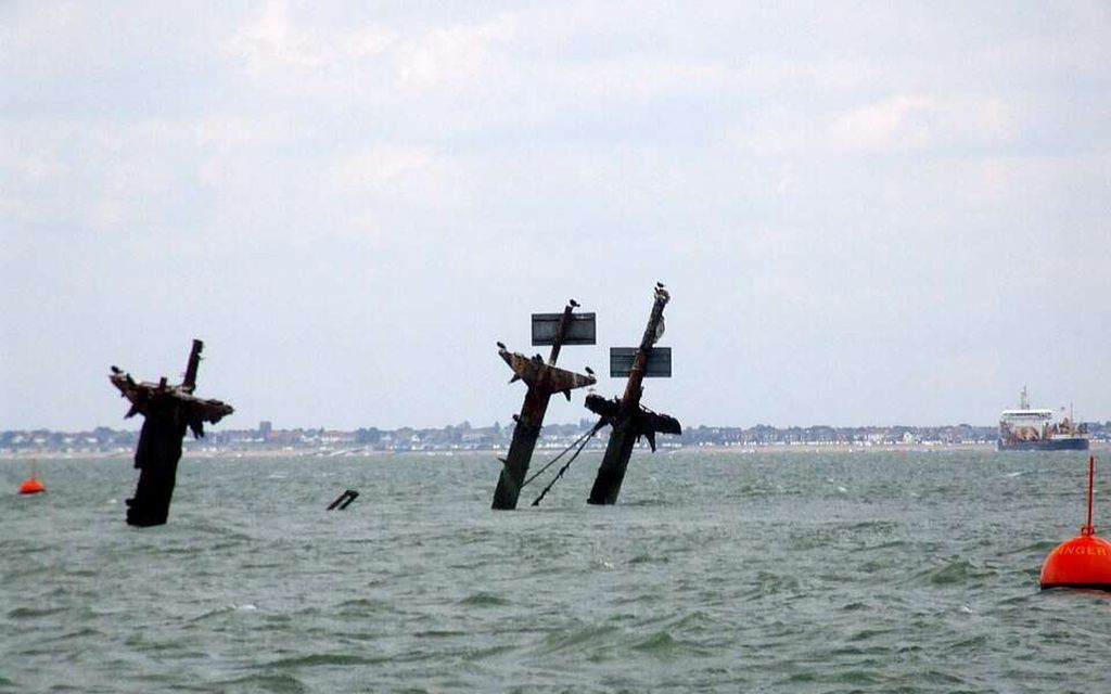 Erittäin vaarallinen toisen maailmansodan räjähdehylky Thamesin pohjassa uhkaa tuhota läheisen pikkukaupungin