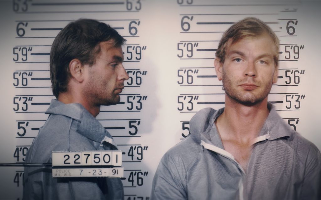 Kannibaali ja sarjamurhaaja Jeffrey Dahmerin uhrien perheet kärsivät naamiais­villityksestä: 