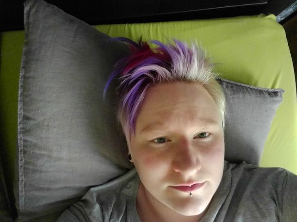 Selfie vuoden 2016 toukokuulta. Jälkikäteen Minttu on ajatellut, että rintojen tutkiminen pelasti hänet.