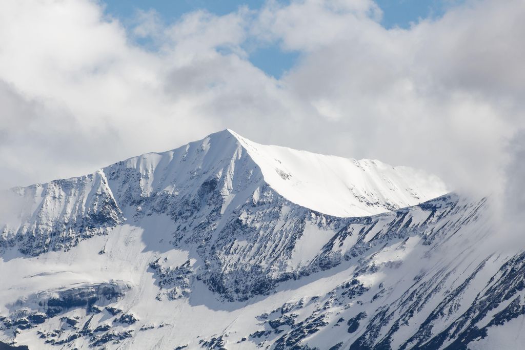 Riipaiseva tragedia Alaskassa: vuori­kiipeilijän uskotaan pudonneen kuiluun ja hautautuneen jään alle