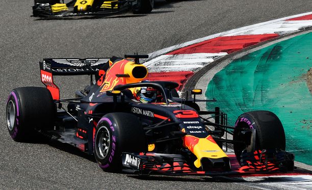 Daniel Ricciardo ajoi Kiinassa upean kilpailun ja nappasi uransa kuudennen GP-voiton.