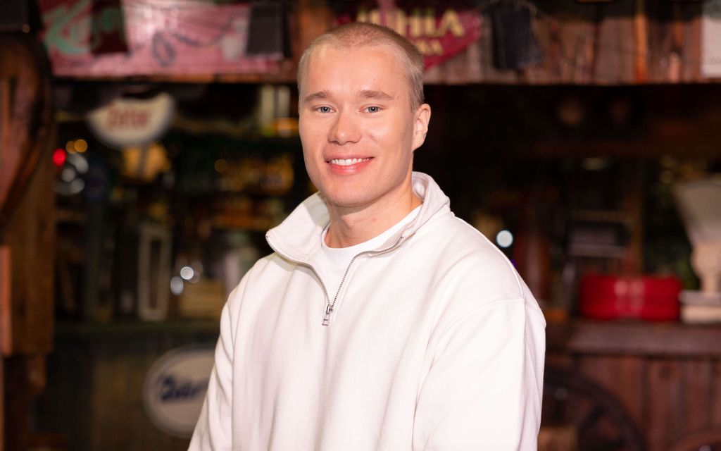 Öljytty suomalais­tubettaja herätti huomiota Times Squarella –  ”Torille!”