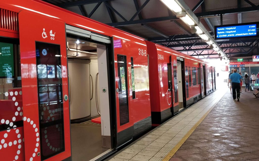 Raiskaaja löysi uhrinsa metrosta – Vei 14-vuotiaan metsikköön