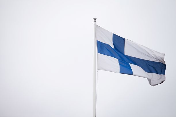 Suomen lippu kohoaa tänä vuonna tankoon isänpäivän kunniaksi sunnuntaina 10. marraskuuta.