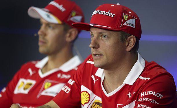 Ferrari oli Autosportin mukaan yksi kuudesta tallista, jotka vastustivat ensi kaudeksi tulevia sääntömuutoksia. Kuvassa Ferrari-kuskit Kimi Räikkönen ja Sebastian Vettel.