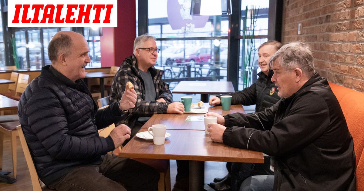 Kaupallinen yhteistyö Prisma Hyllykallio, Seinäjoki:: Tämä kaveriporukka on  tuttu näky Hyllykallion Prisman Pressossa – 40-vuotista ystävyyttä  ylläpidetään hyvän kahvin äärellä