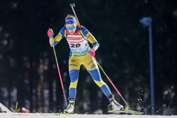 Hanna Öberg voitti ampumahiihdon 15 kilometrin MM-kultaa