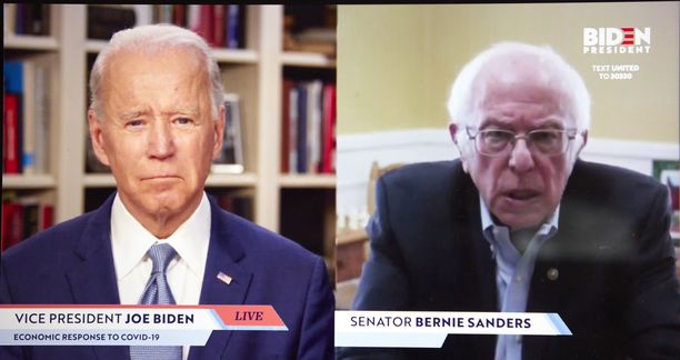 Senaattori Bernie Sanders (kuvassa oikealla) ilmoitti maanantaina kannattavansa Joe Bidenia Yhdysvaltain seuraavaksi presidentiksi.