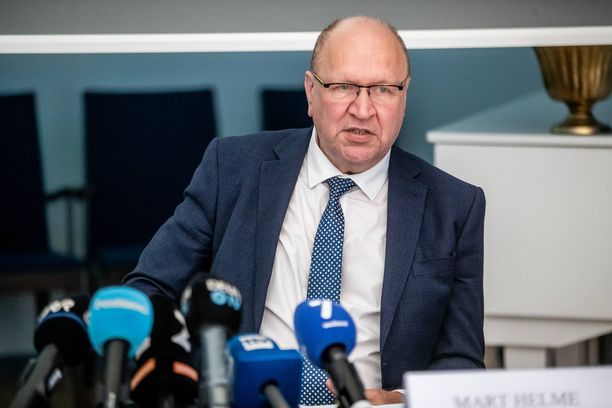 Viron hallitus aikoo käsitellä Mart Helmen homokommentteja ensi viikolla. 