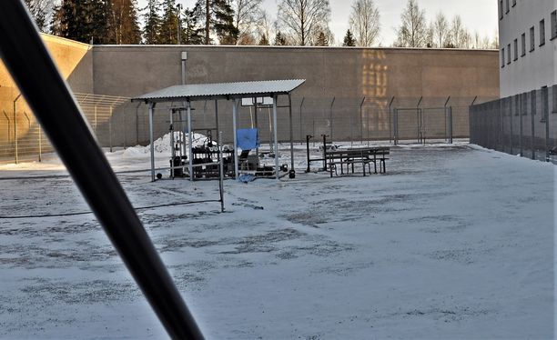 Välikohtaus sattui Riihimäen vankilassa pihaulkoilun jälkeen.