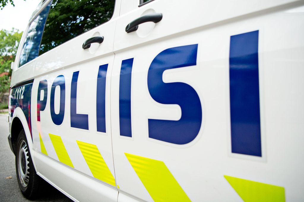 Mystinen rikosilmoitus: 10-vuotias pyöräilijä jäi suojatiellä auton alle Espoossa – poliisi kaipaa lisätietoja