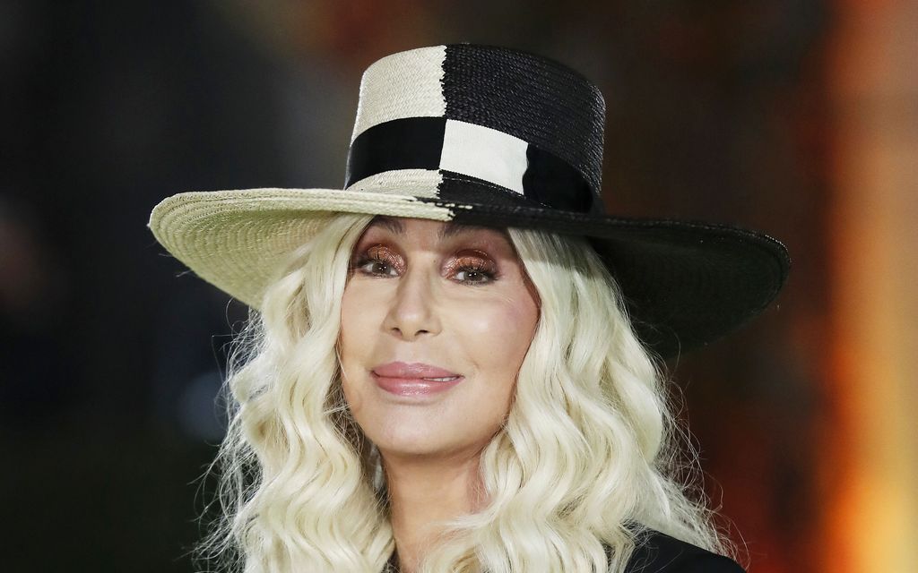 Cher halusi 47-vuotiaan poikansa holhoojaksi – Ei päässyt