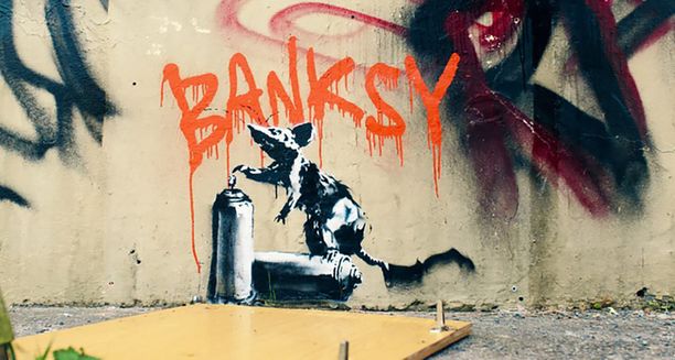 Banksyn teos oli ilmestynyt kuvauspaikan seinälle. 